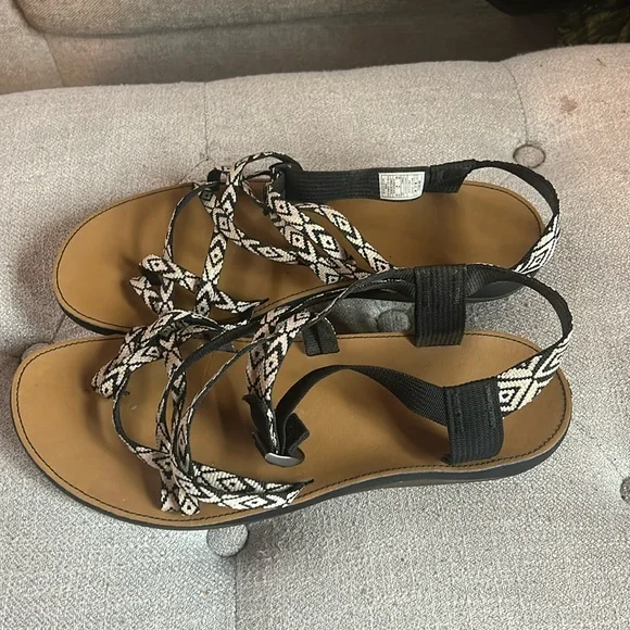 Woven Black & White Strappy Women’s Sandals - Picture 1 of 5